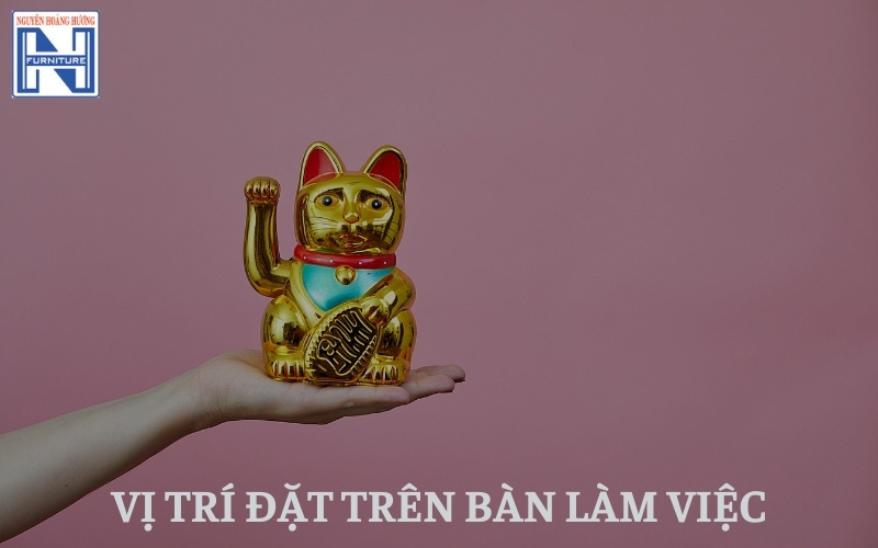 Cách để mèo thần tài trên bàn làm việc